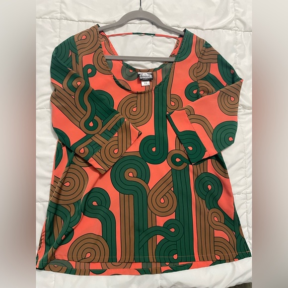 Manuhealii abstract pattern top - Picture 4 of 4